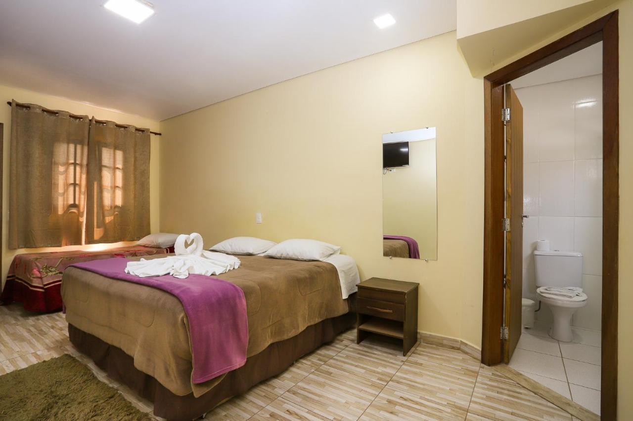Quarto Grande com Cama de Casal ou 2 de Solteiro